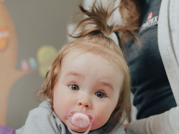 Le siège Bumbo, un achat incontournable pour bébé ?