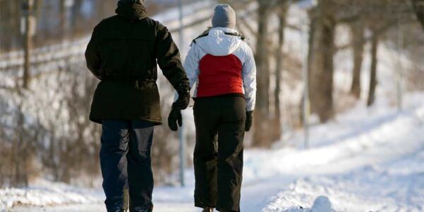 Marcher en sécurité pour passer l’hiver chez Kinatex Sports Physio, Québec et Ontario.