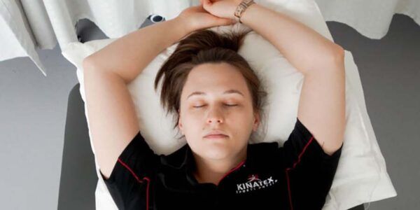 Dormir me fait plus mal qu’un entraînement, dont les douleurs à l'épaule avec Kinatex Sports Physio, Québec et Ontario